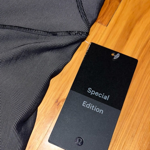 Lululemon Base Pace HR Tight 25”, special edition, womens 12, NWT - Picture 2 of 2